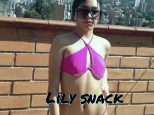 Lily_snack