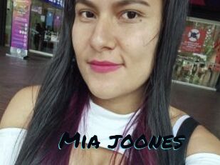 Mia_joones